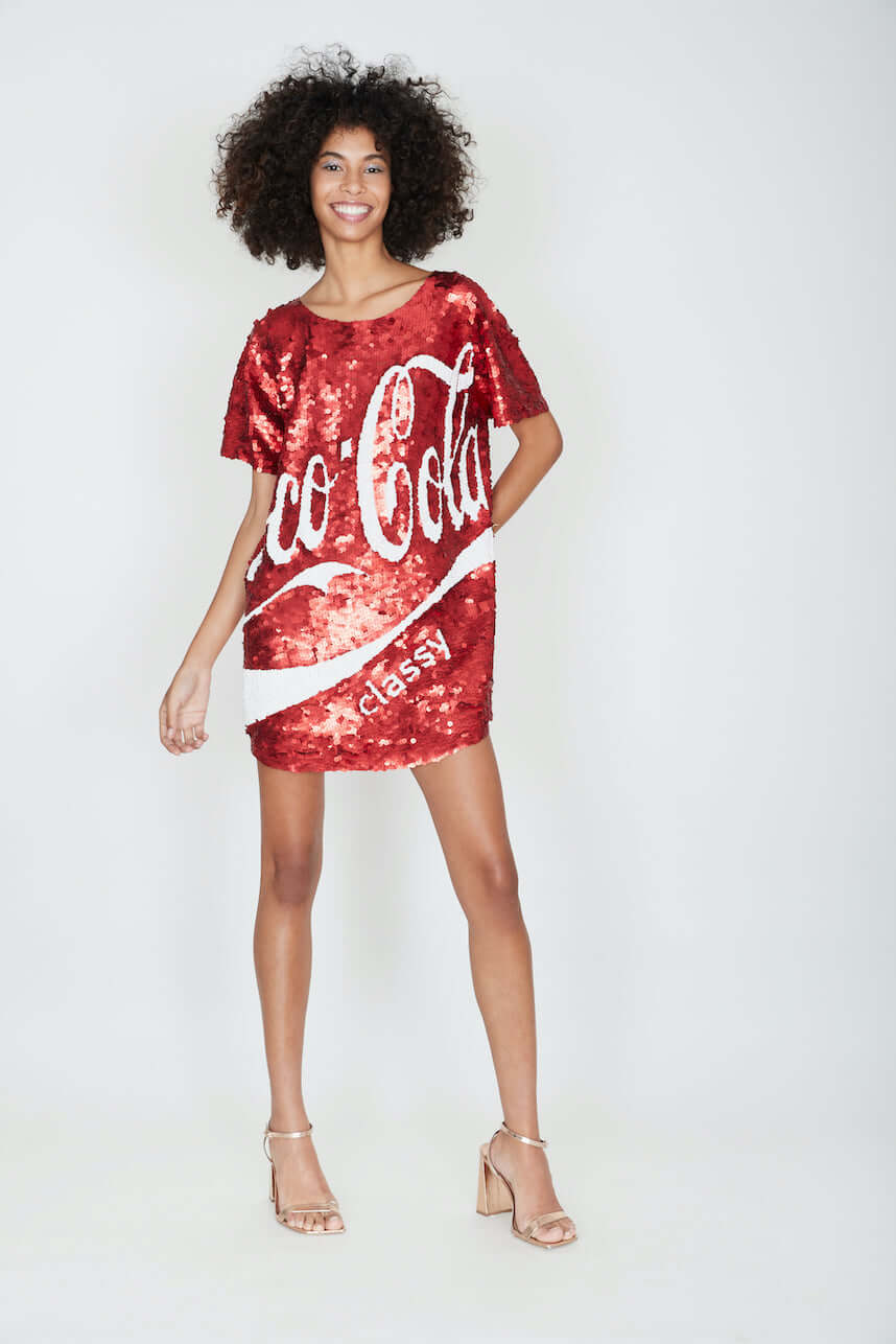 Robe Rouge en paillettes avec Logo Coco Cola